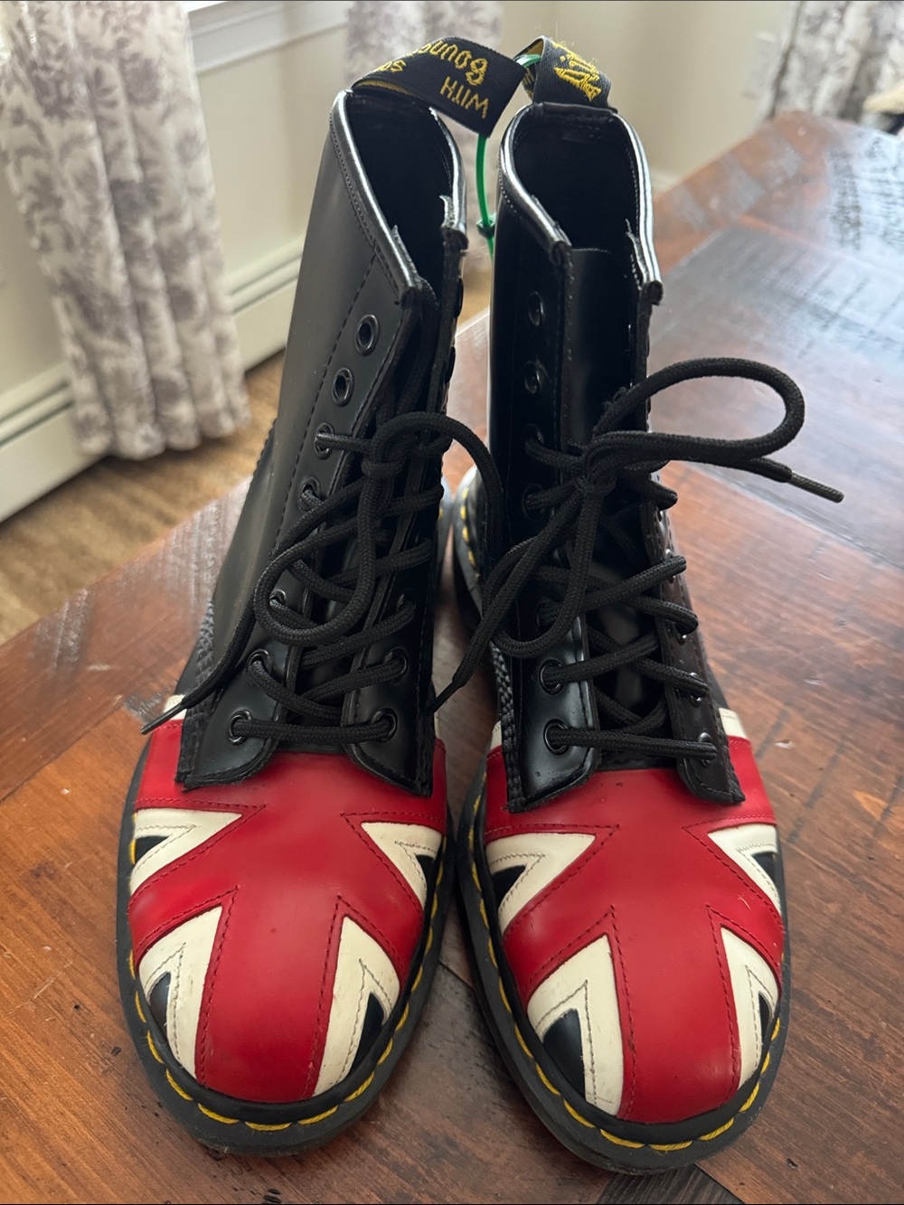 Dr. Doc Martens Union Jack Boots Size 39 Men 7 Women 8 - Picture 4 of 7